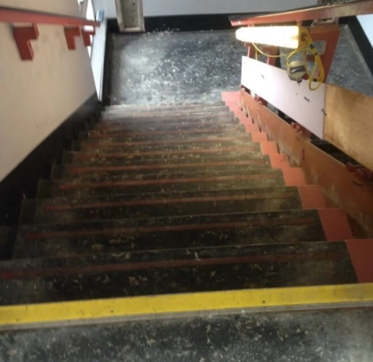 Asbestos bitumen screed
