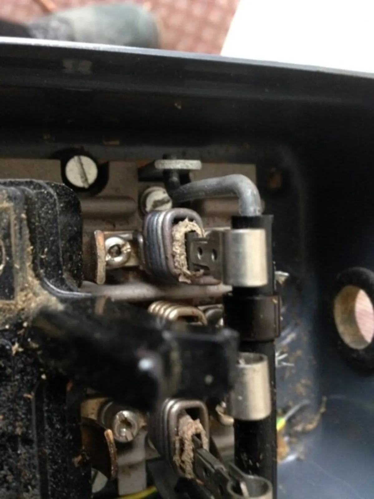 Asbestos in electrical switchgear